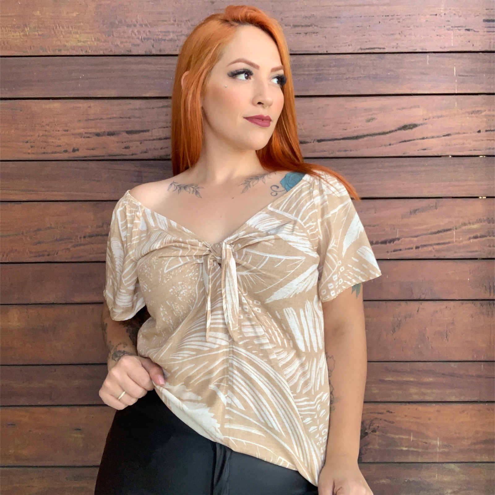 Blusa Feminina Plus Size Manga Curta Ref 23216 Estampa Bege