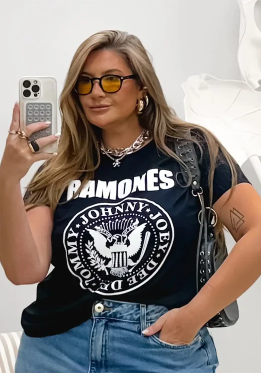 T-Shirt Feminina Plus Size Manga Curta RAMONES Preto BIA