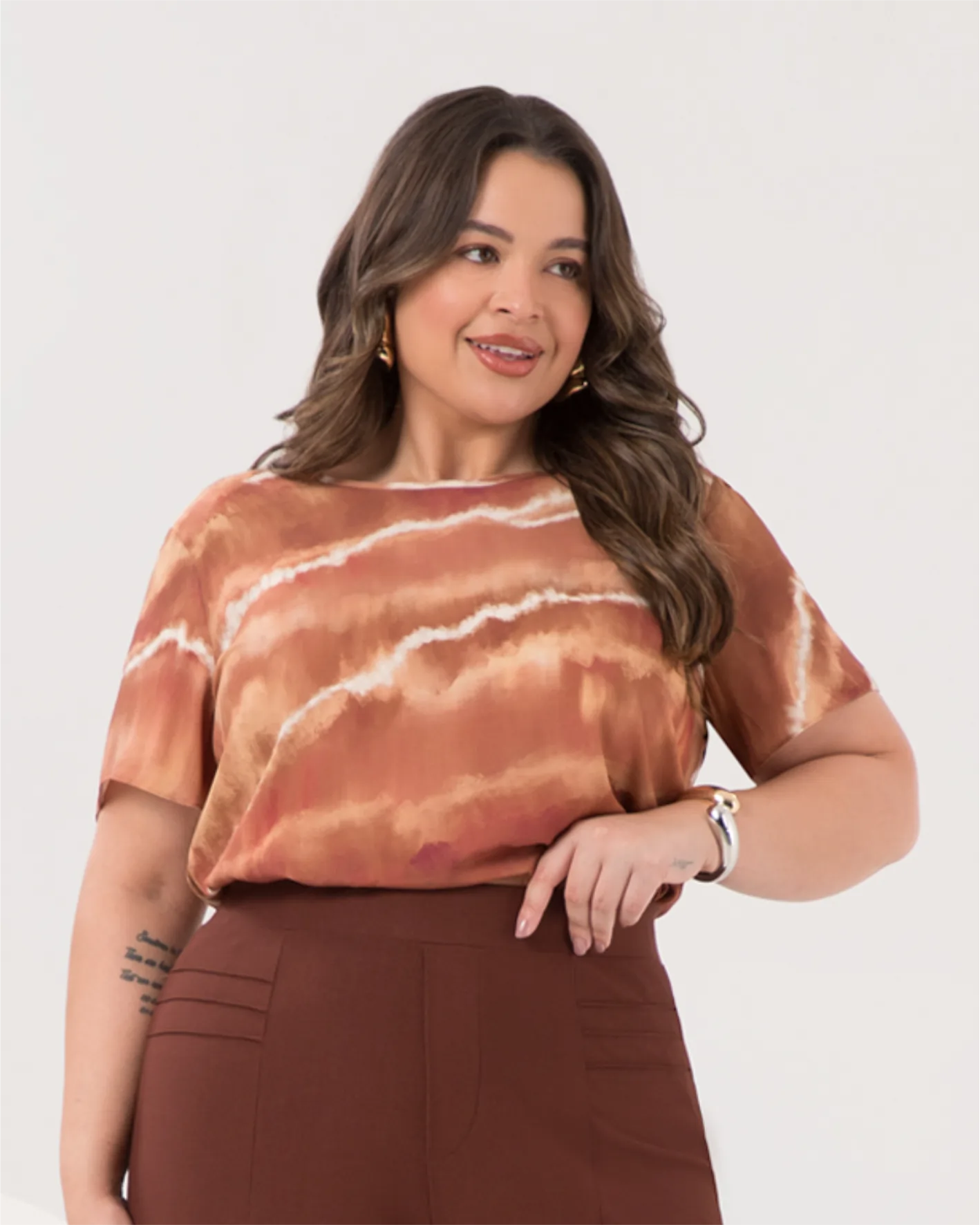 Blusa Feminina Plus Size Manga Curta ref C0316 Estampa Marrom